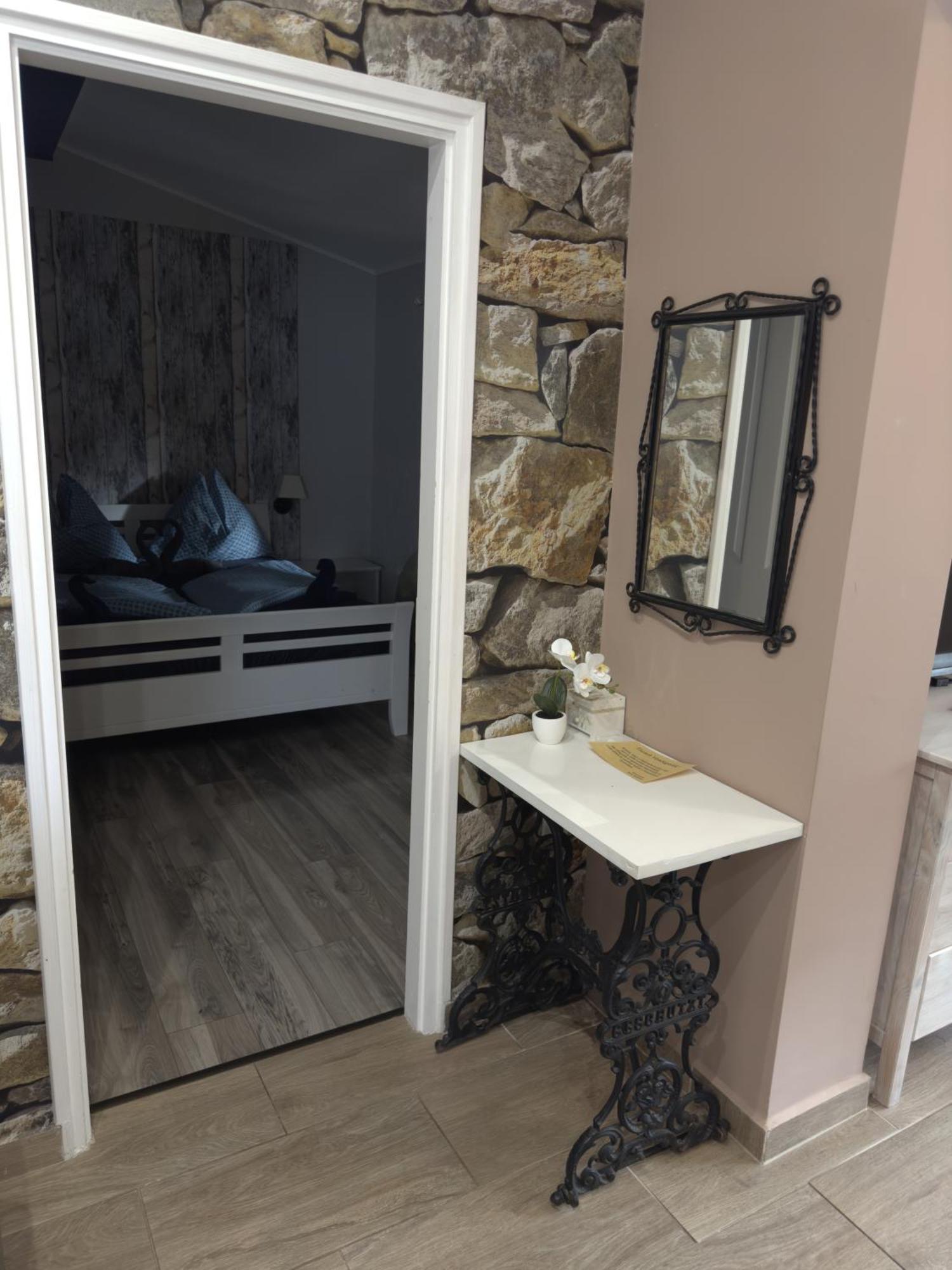 Rozsa Apartman Alsóörs Стая снимка