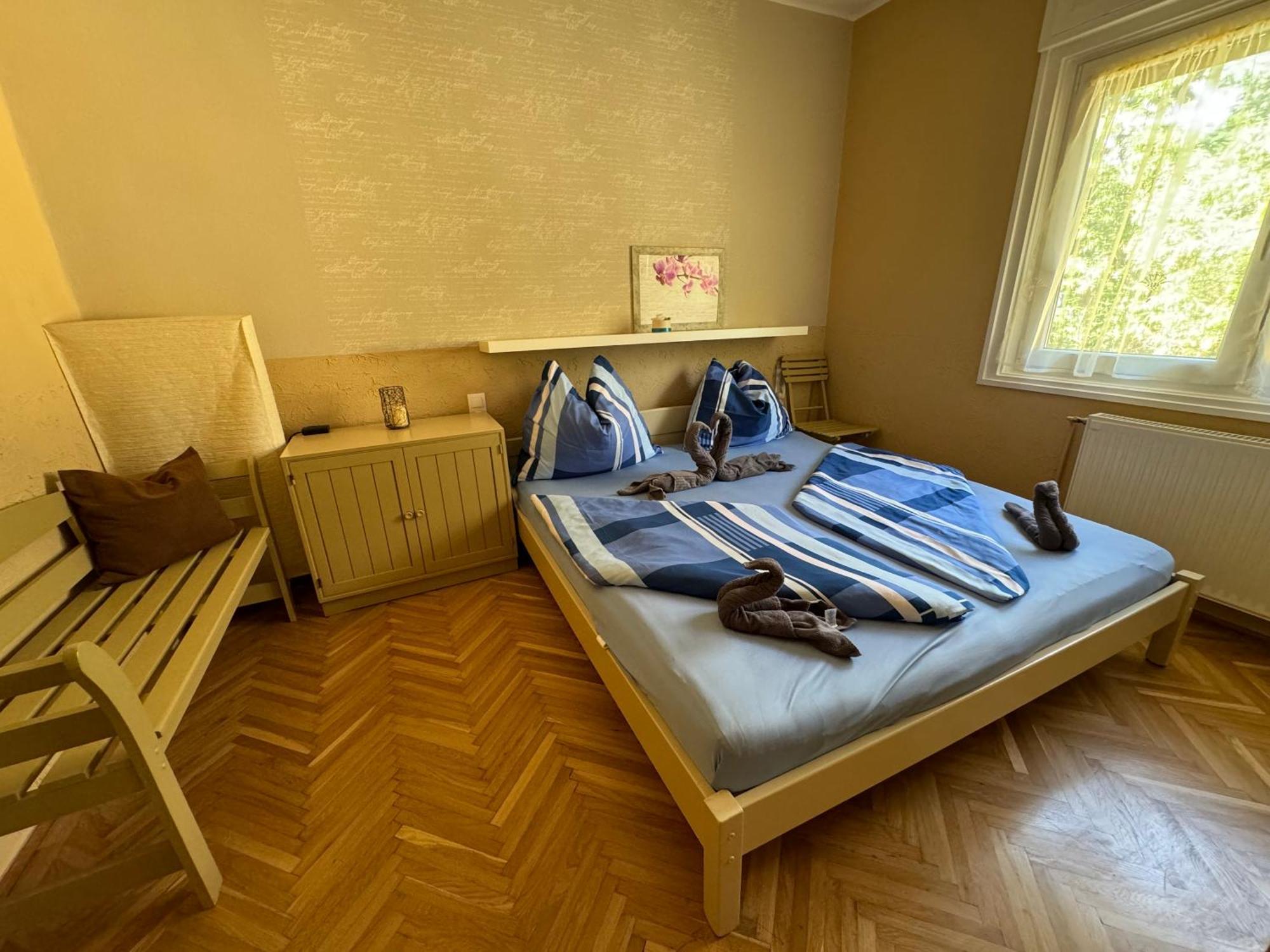 Rozsa Apartman Alsóörs Стая снимка